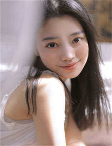 《白嫩哺乳期人妻老师》
